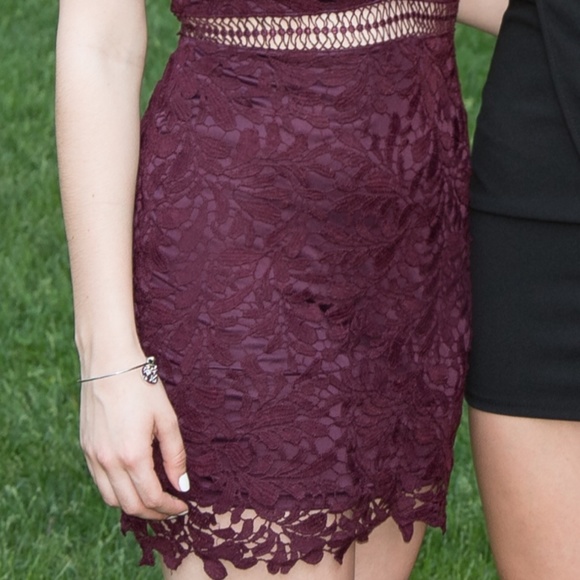 Tobi Wine Lace V Neck Sleeveless Dress - Picture 4 of 8